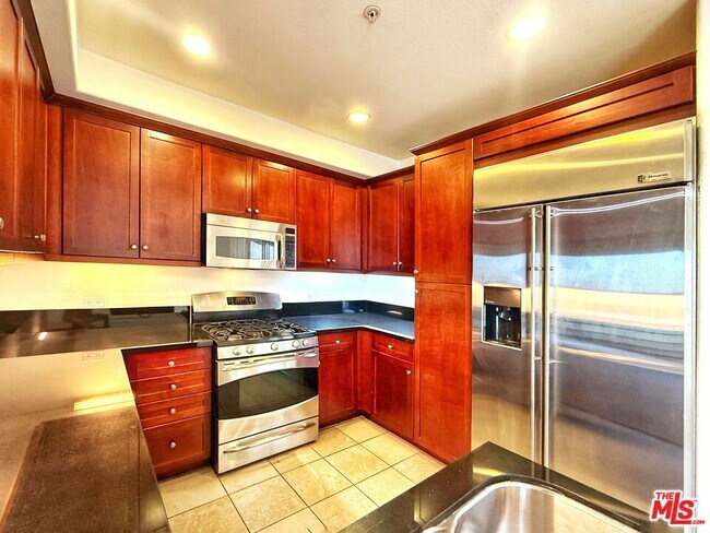 Building Photo - 629 Traction Ave