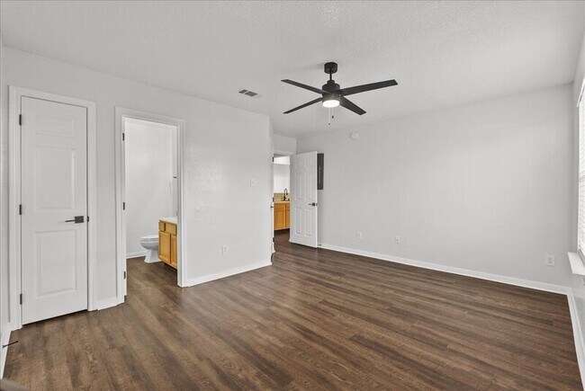 Building Photo - 2142 Roatan Calle