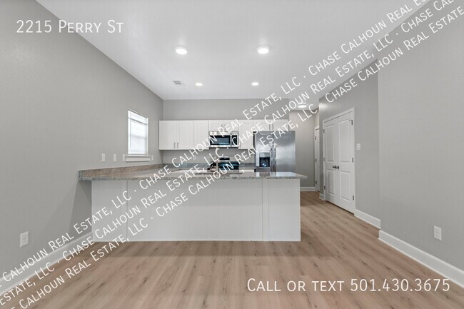 Building Photo - 2215 Perry St