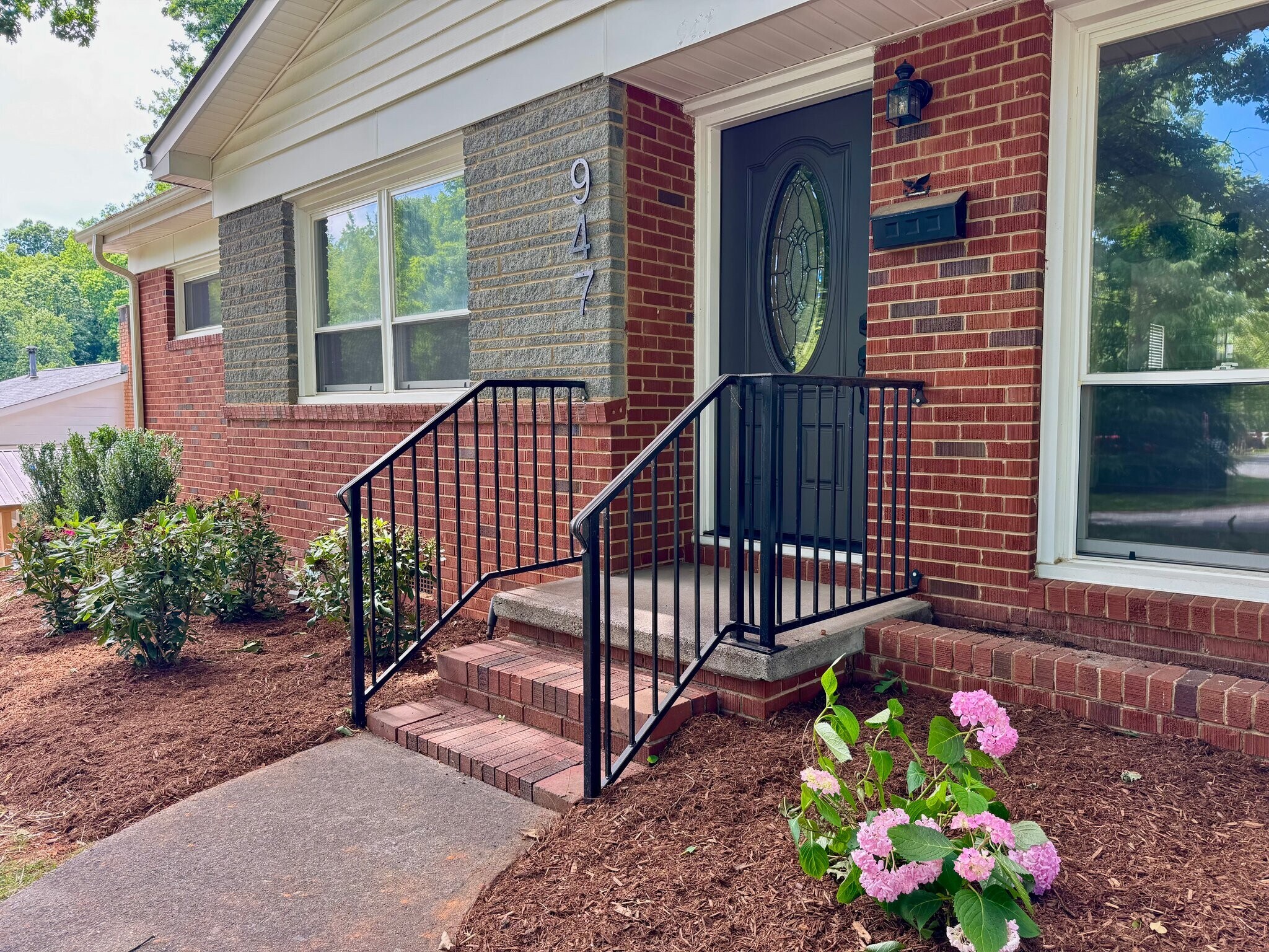 Building Photo - 947 Dudley Dr