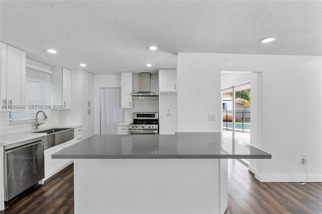 Building Photo - 2261 Utopia Dr