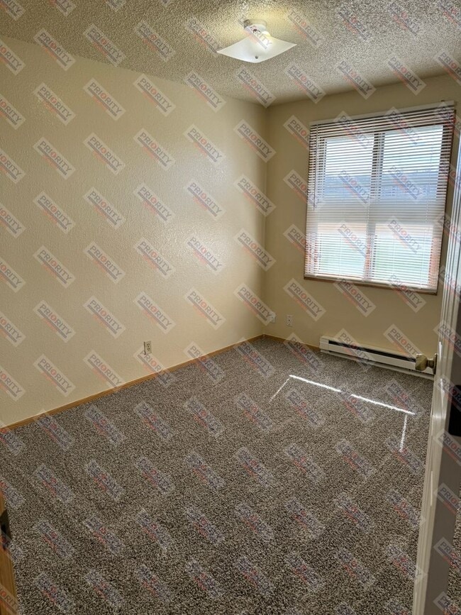 Building Photo - 3 bedroom, 2.5 bath 1,256 sqft Townhouse