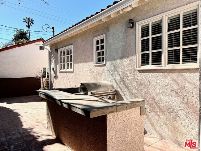 Building Photo - 401 Kings Rd