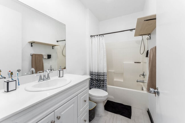 Building Photo - 7225 N Cedar Rd