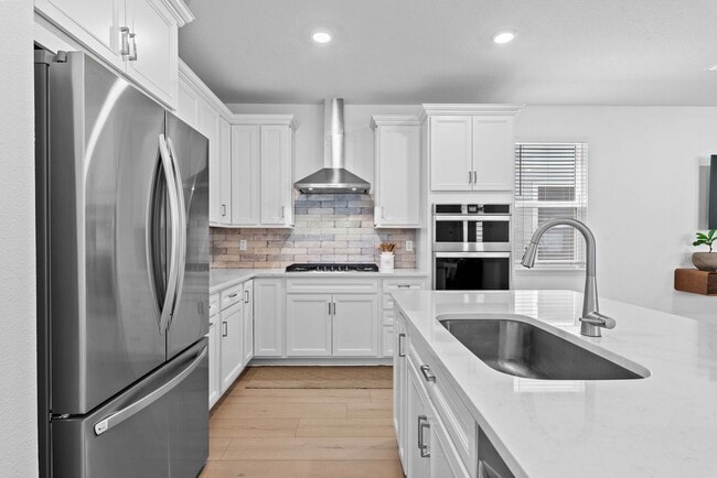 Building Photo - Waterfront Living in Wildlight! 4 bed - 3 bath