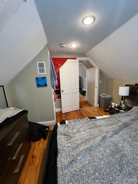 Building Photo - 735 Somerville Ave