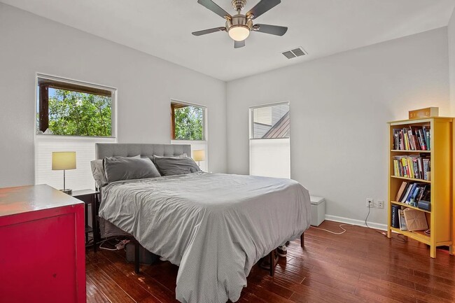 Building Photo - 2111 E 8th St