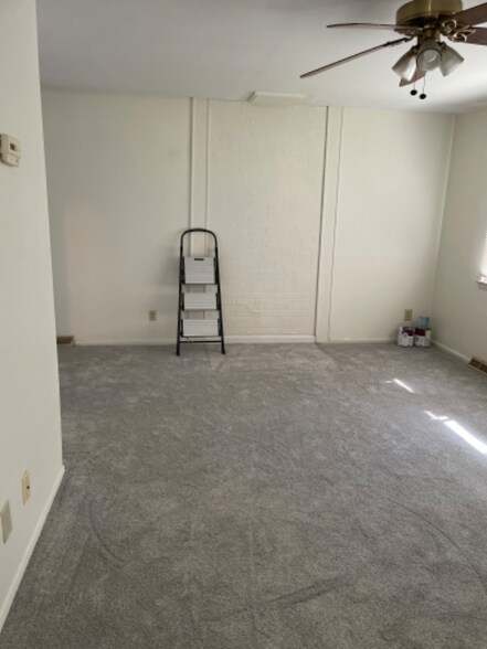 Building Photo - 740 Stinchcomb Dr