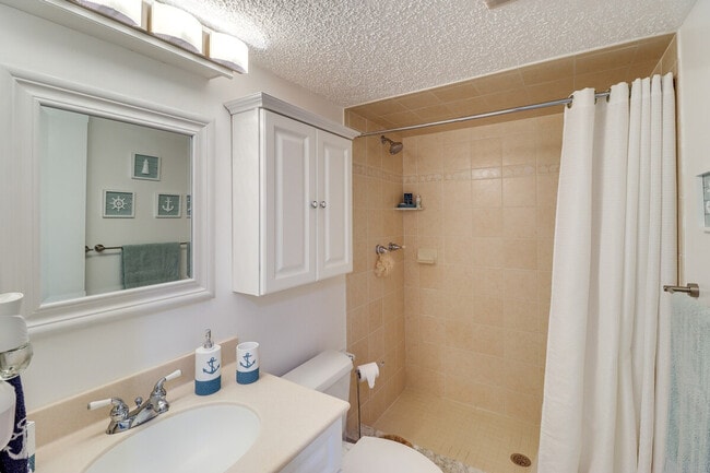 Building Photo - 201 E Ocean Dr