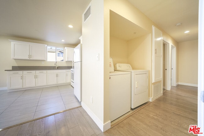 Building Photo - 6514 Brynhurst Ave