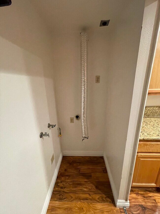 Building Photo - 305 Coral Reef Dr