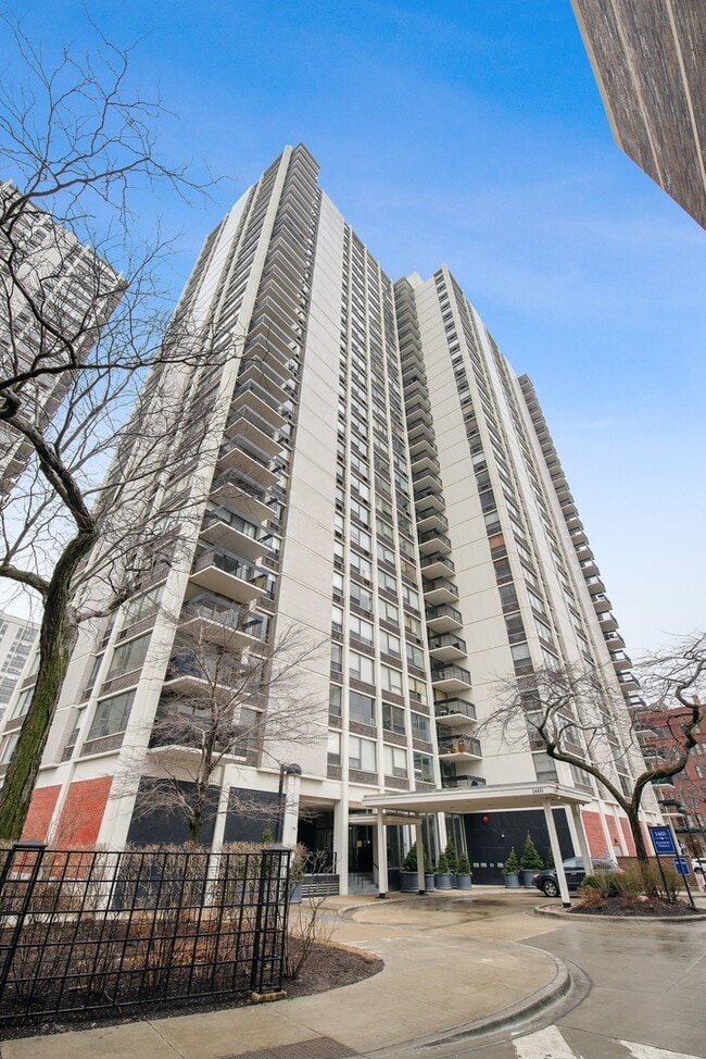 1460 N Sandburg Terrace 1460 N Sandburg Terrace Chicago IL 60610