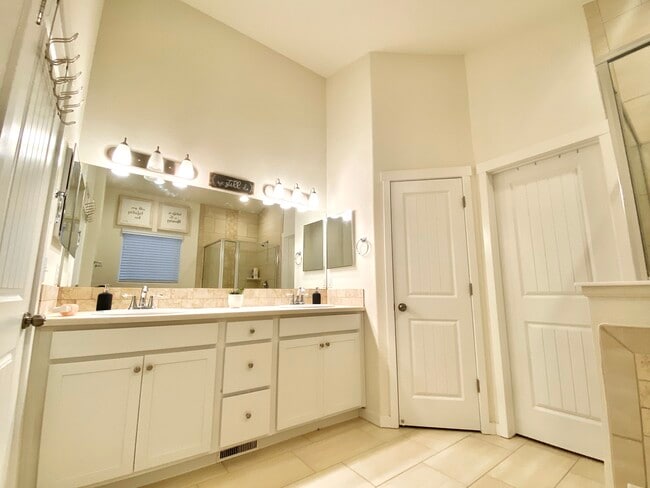 Building Photo - 1686 Derbyshire St