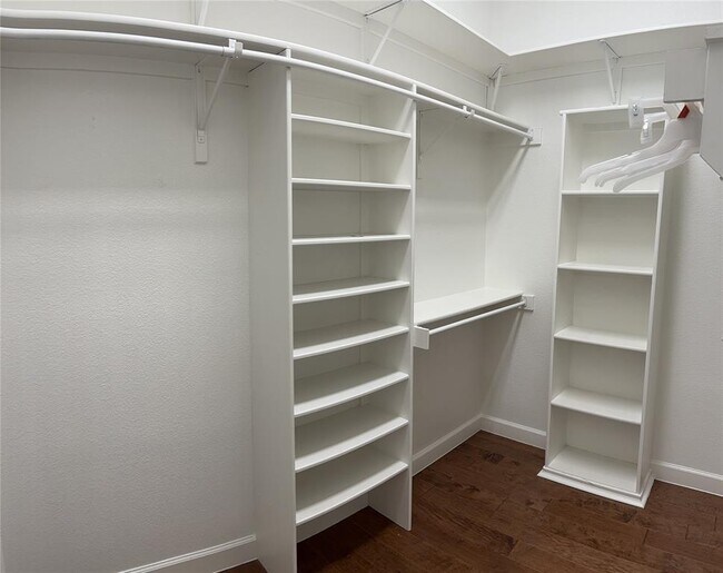 Building Photo - 5401 Apache Creek Cove