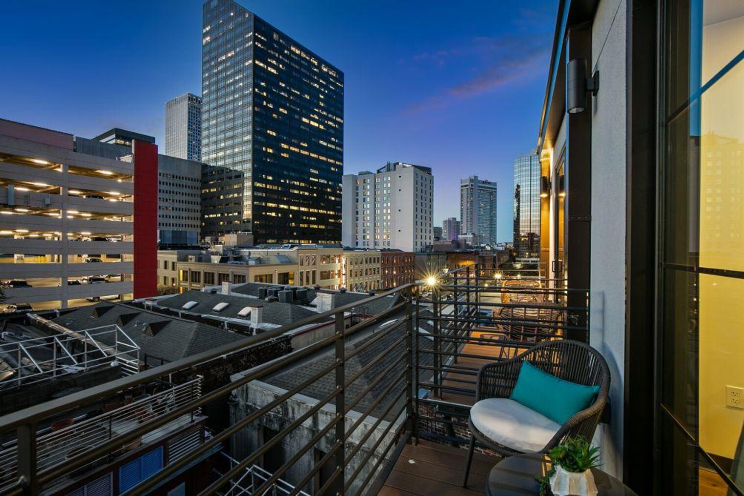 Building Photo - 611 Commerce St