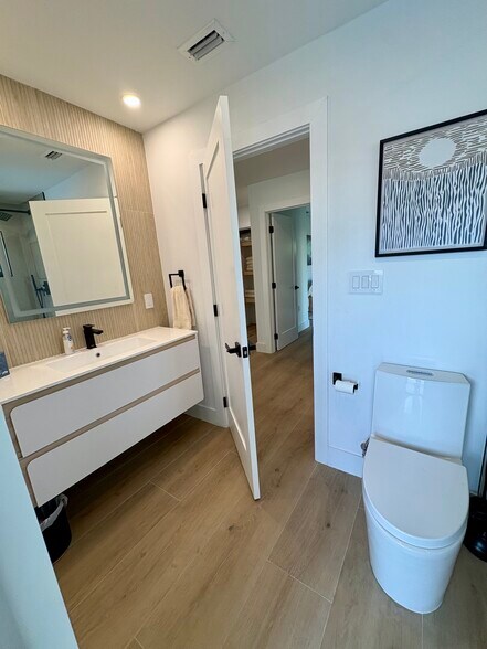 Building Photo - 4440 NE 26th Ave