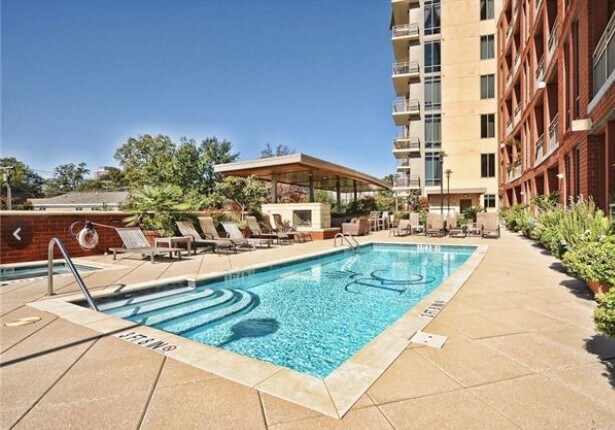 Building Photo - 701 Royal Ct