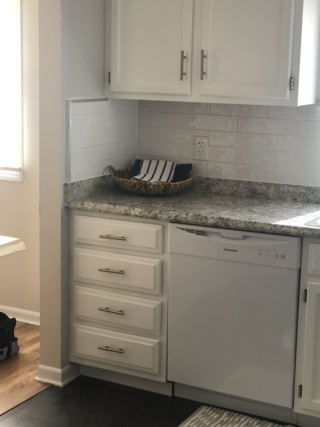 Building Photo - 7398 Eisenhower Dr