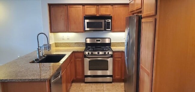 Building Photo - 2 Bed, 2 Bath located within Point Loma an...