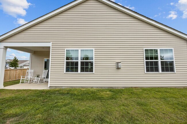 Building Photo - 400 Louisia Mae Way