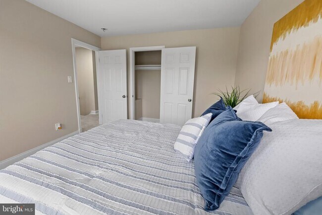 Building Photo - 1811 Ramblewood Rd