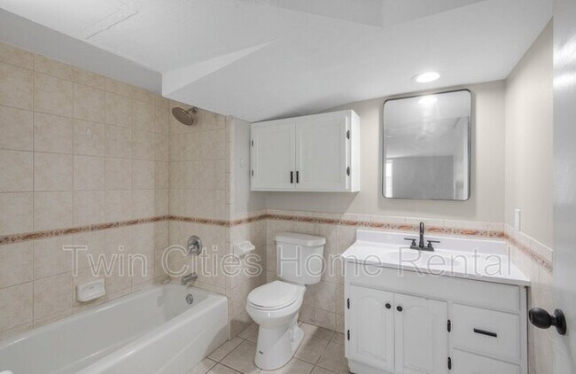 Building Photo - 2081 Hillview Rd