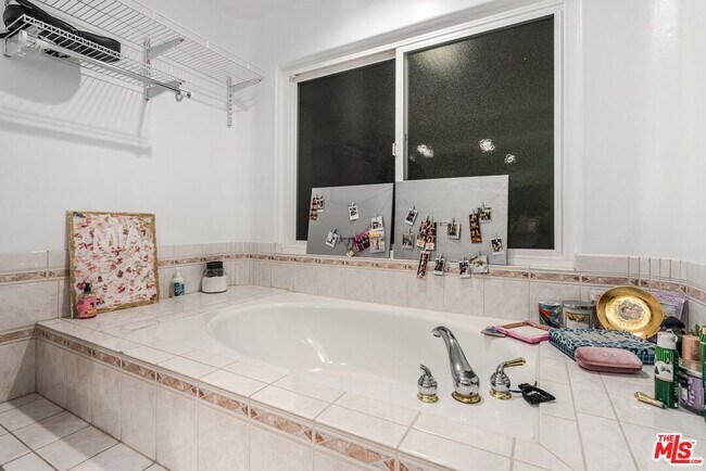 Building Photo - 20318 Blythe St