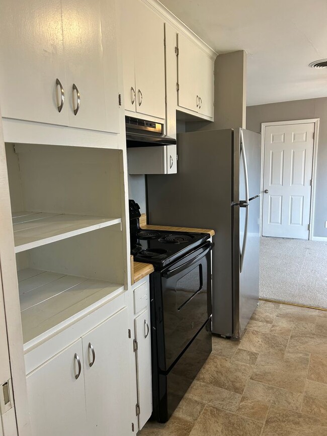 Building Photo - 3 Bedroom 1 1/2 Bath