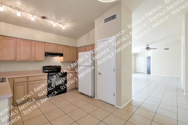 Building Photo - 5568 W Peaceful Dove Pl