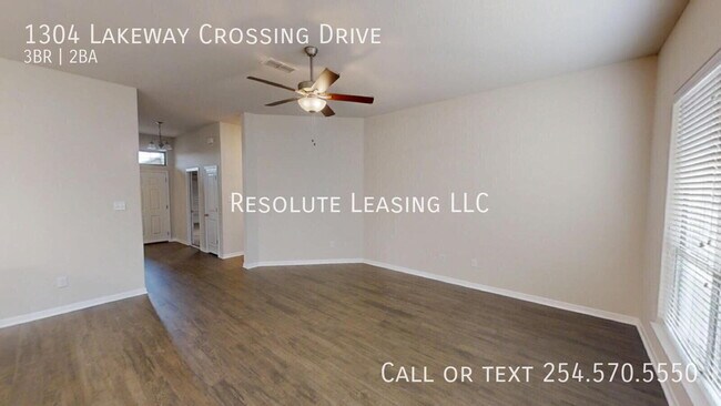 Building Photo - 1304 Lakeway Crossing Dr
