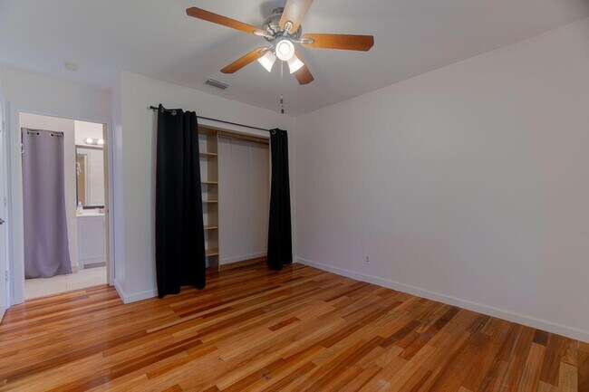Building Photo - 11735 150th Ct N