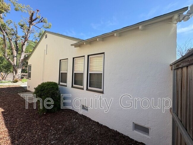 Building Photo - 1610 W College Ave