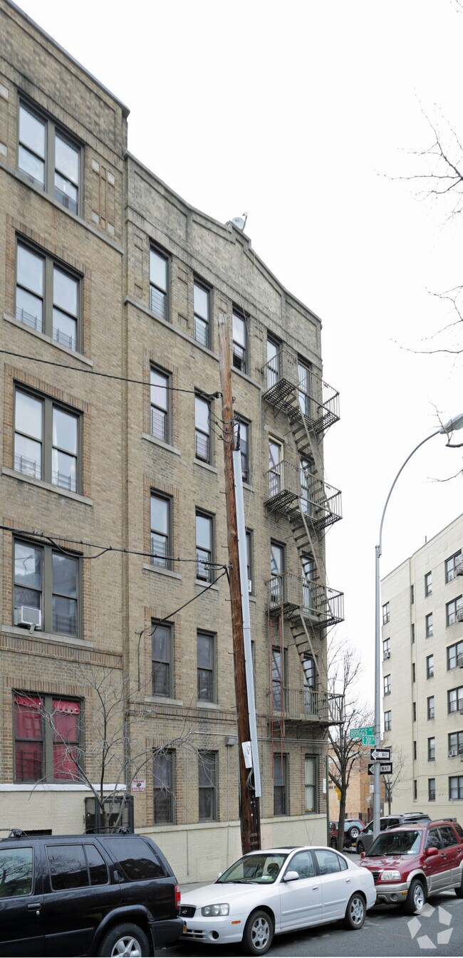 Building Photo - Sasco Arms