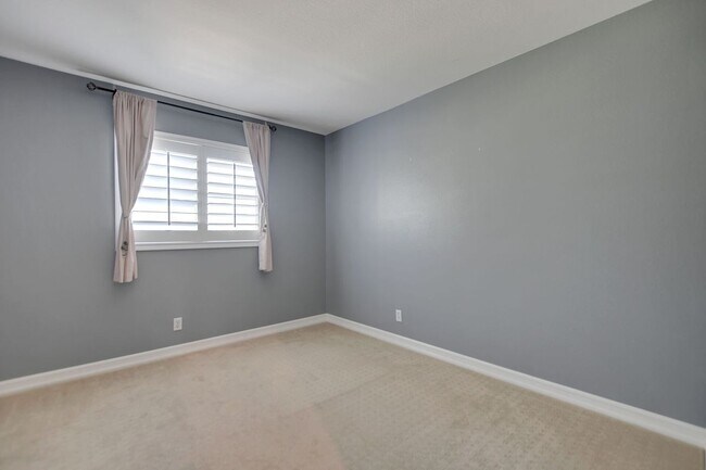 Building Photo - 15723 Parkhouse Dr