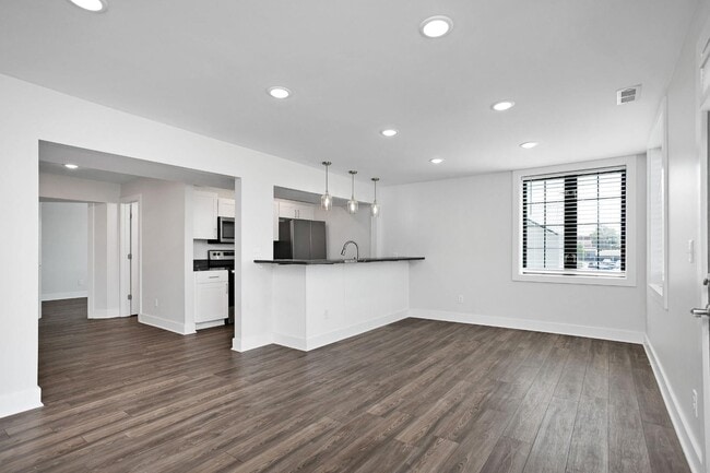 Building Photo - 220 W Dixie Ave