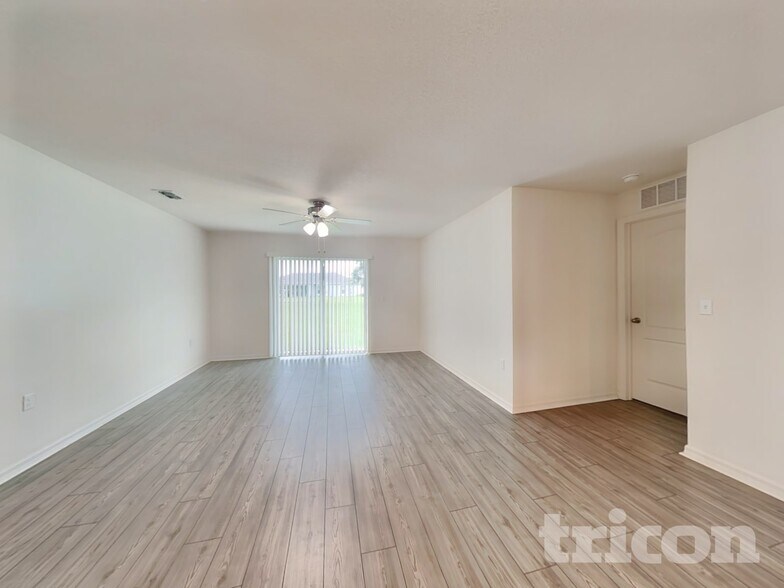Building Photo - 10 Presidential Ln