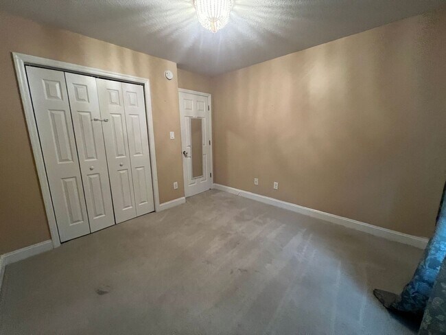 Building Photo - 314 Springcreek Ct