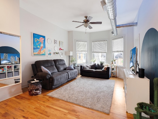 Building Photo - 1148 W Belmont Ave