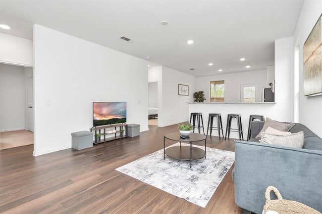 Building Photo - 14455 Cedar Ledge Ln