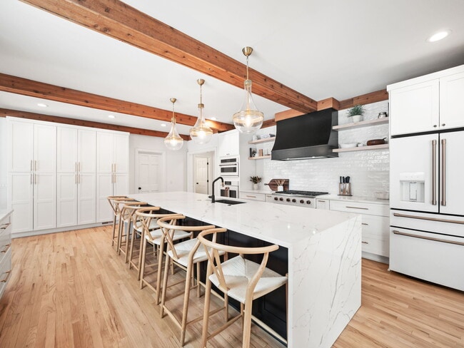 Building Photo - 3250 Chestnut Run Dr