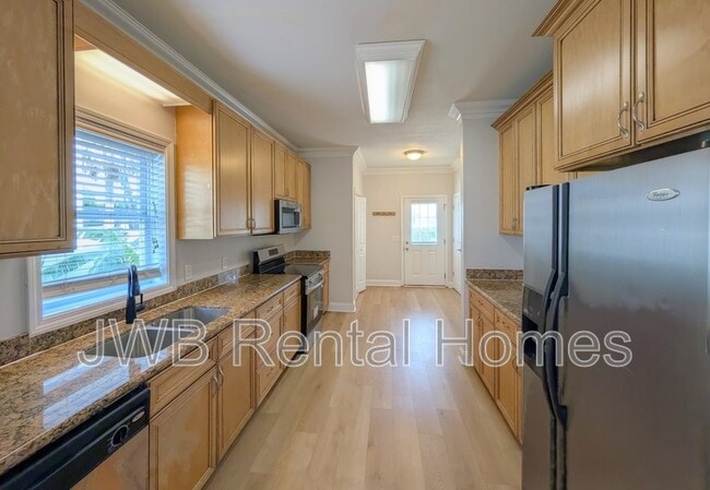 Building Photo - 411 3rd Ave S