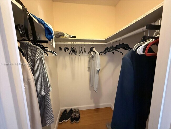 Building Photo - 18051 Biscayne Blvd