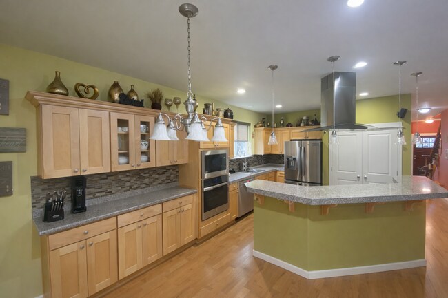 Building Photo - Expansive Orenco Home with 5 Bedrooms, Bonus Room & 3 Full Baths