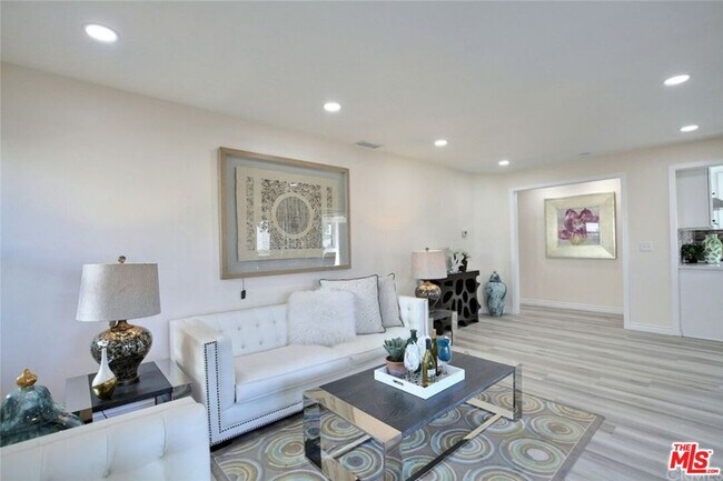 Building Photo - 4014 Verdugo View Dr