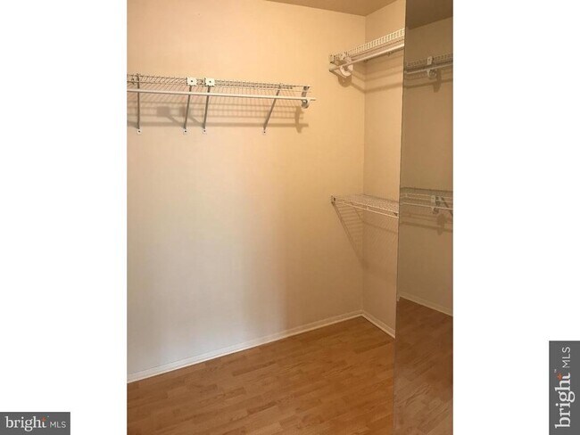 Building Photo - 201 Village Walk