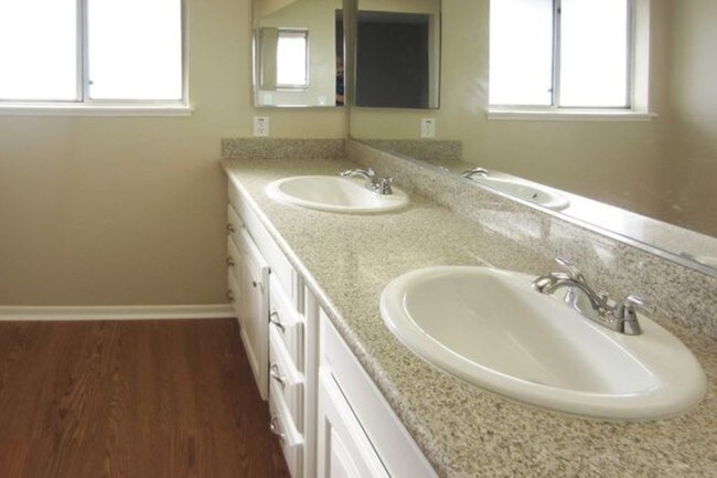 Building Photo - 12235 Harclare Dr