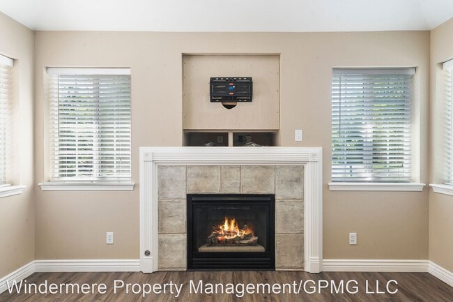 Building Photo - 2 br, 2 bath House - 5170 S. Surprise  Wy ...