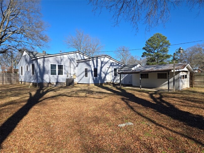 Building Photo - 1711 W 17th St