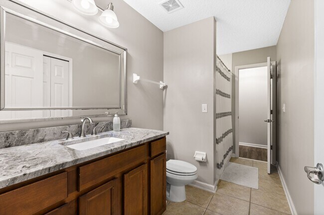 Building Photo - NW Westchester 4 Bedroom 2 Bath Home