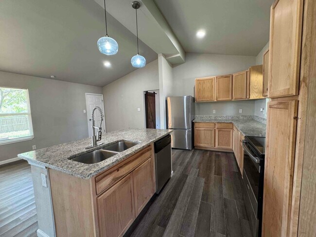 Building Photo - 220 Dalehurst Dr